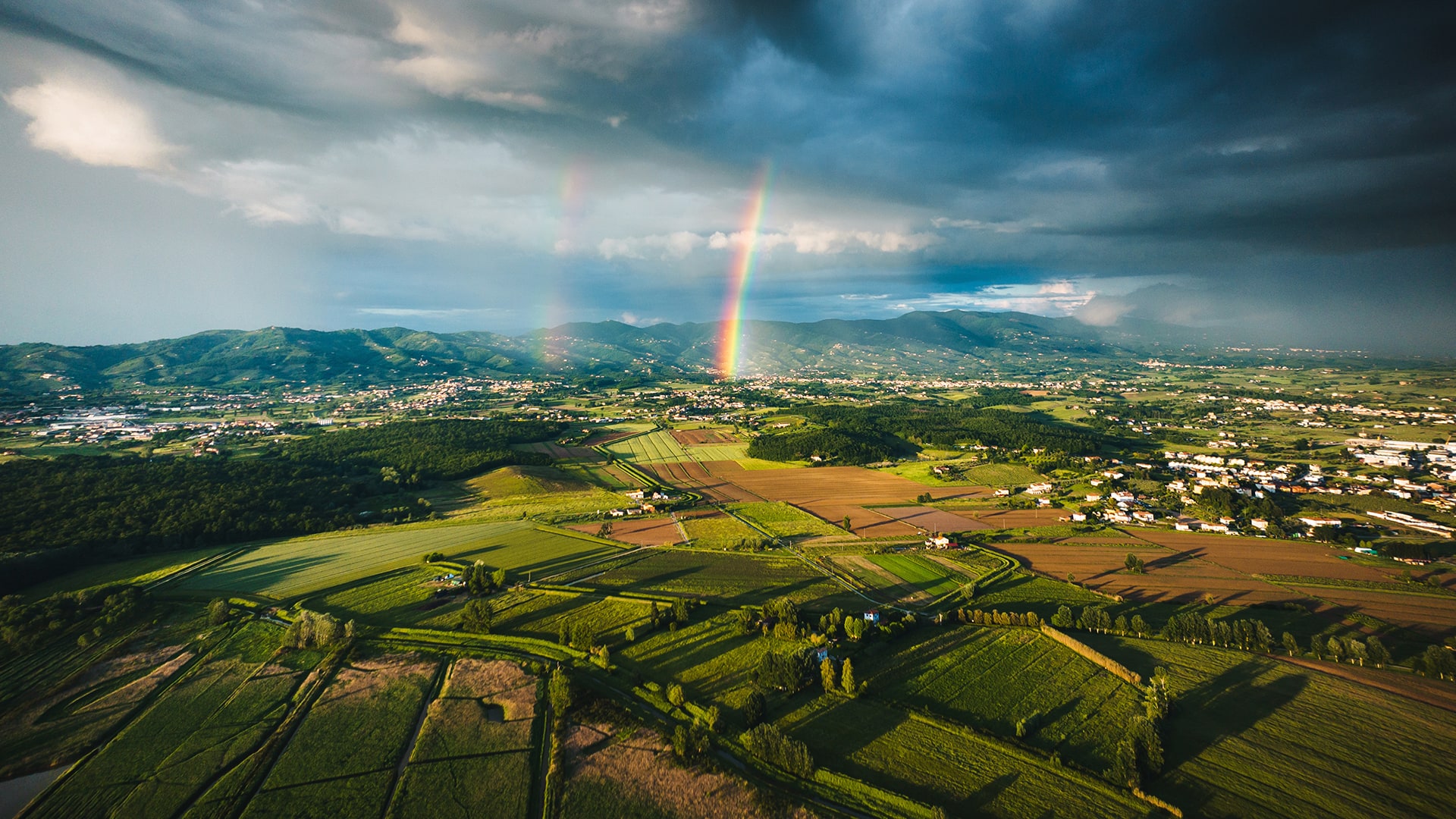 Landschaft mit Regenbogen