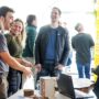 Menschen im Maker Space